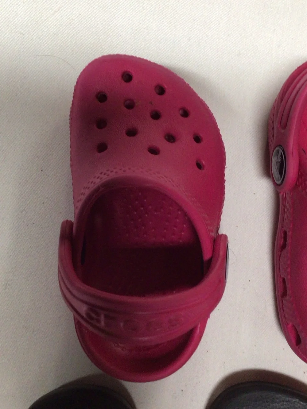 CROCS includes pair